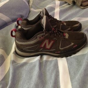 Women’s new balance leather cross trainer sneaker